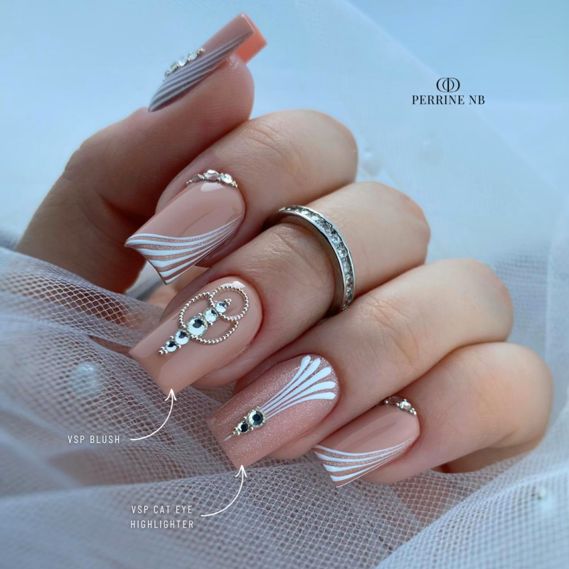 Pose d'ongles carrée avec le VSP Blush beige rosé