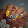 Pose d'ongles en amandes avec le vsp Baila Baila, jaune poussin