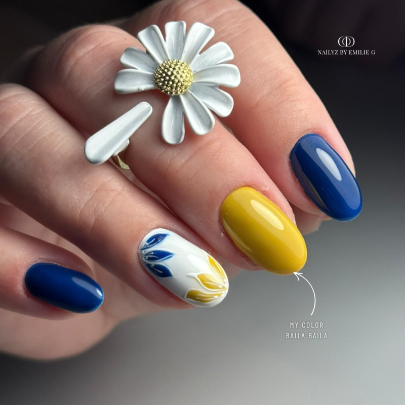 Pose d'ongles en amandes avec le vsp Baila Baila, jaune poussin