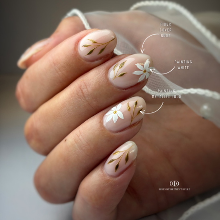 Pose en amande avec le Fiber Cover Nude, gel de construction nude beige rosé