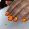 Pose ovale avec le vernis semi permanent Cruel Summer orange néon
