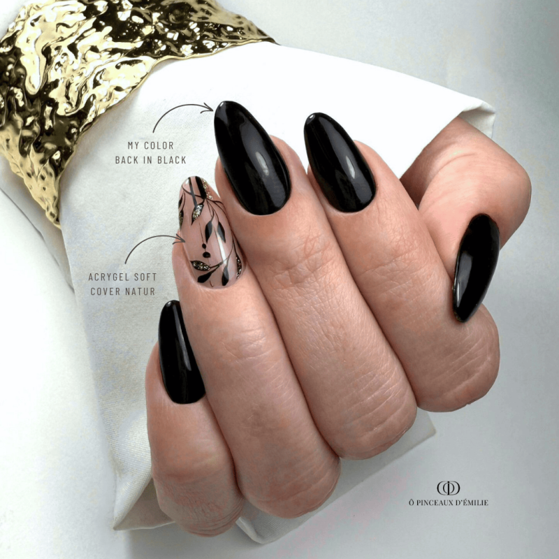 Pose en amandes avec le VSP Back In Black