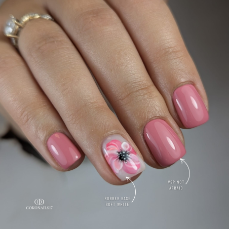 Pose carrée avec le vernis semi permanent Not Afraid bois de rose