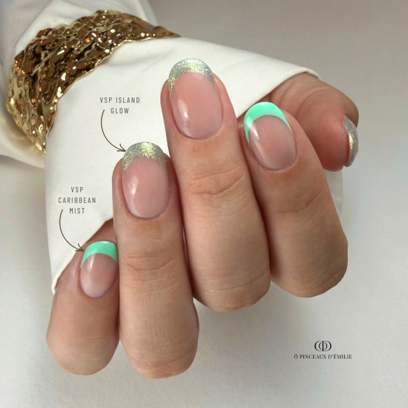 Pose ovale avec le vernis semi permanent Caribbean Mist vert d'eau pastel