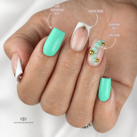 Pose d'ongles carrées avec le White Pure, gel pain blanc