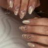 Pose d'ongles en amandes avec le VSP Cat Eye Shiny Sand nude beige