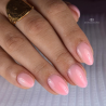 Pose d'ongles en amandes avec le gel Easy Ultra Pink