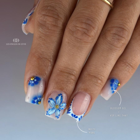 Pose d'ongles carrée avec le Blossom Gel