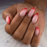 Pose d'ongles en amandes avec le vernis semi permanent Say My Name rouge coquelicot