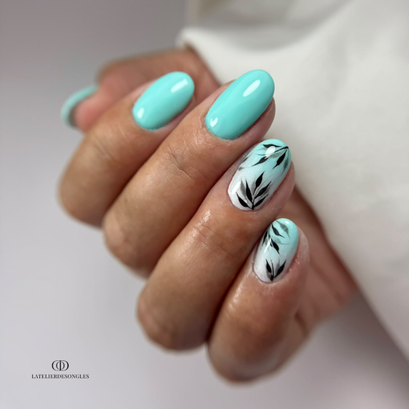 Pose d'ongles en amandes avec le Pigment Effet Perle