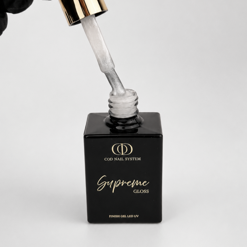Supreme Gloss Pearl Silver avec son flacon ouvert