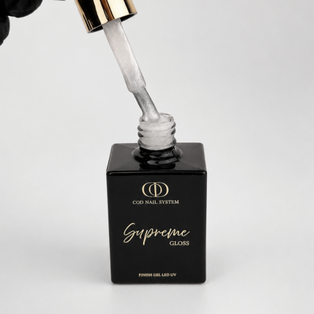 Supreme Gloss Pearl Silver avec son flacon ouvert