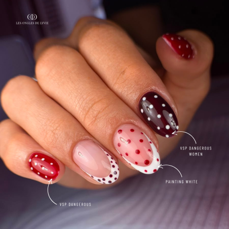 Pose d'ongles avec le vernis semi permanent Dangerous Women