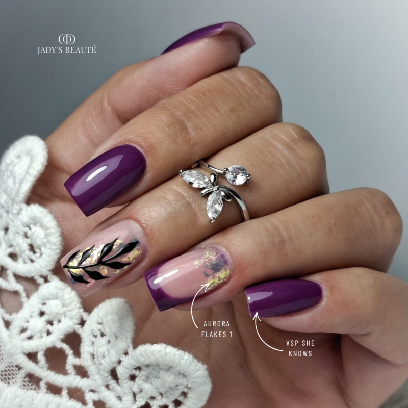 Pose d'ongles avec le vernis semi permanent She Knows