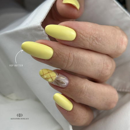 Pose en amandes avec le vernis semi permanent Butter, jaune pastel néon