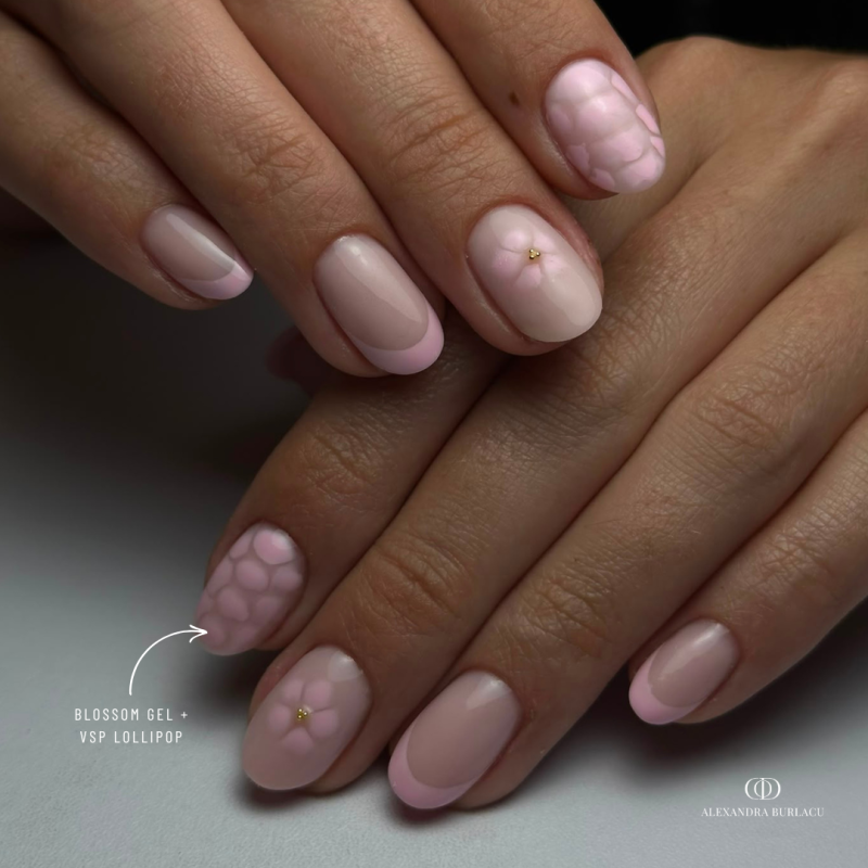 Pose ovale avec le vernis semi permanent Lollipop, rose pastel