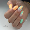 Pose en amandes avec le vernis semi permanent Malibu, orange pastel néon et Kiwi, vert pastel