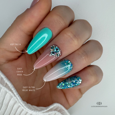 Pose d'ongles en amandes avec le vernis semi permanent Fresh