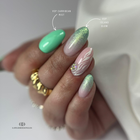 Pose d'ongles avec le vernis semi permanent Carribean Mist et Island Glow