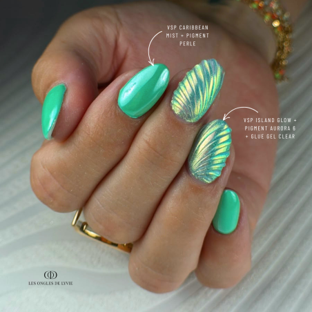 Pose d'ongles avec le vernis semi permanent Carribean Mist et Island Glow