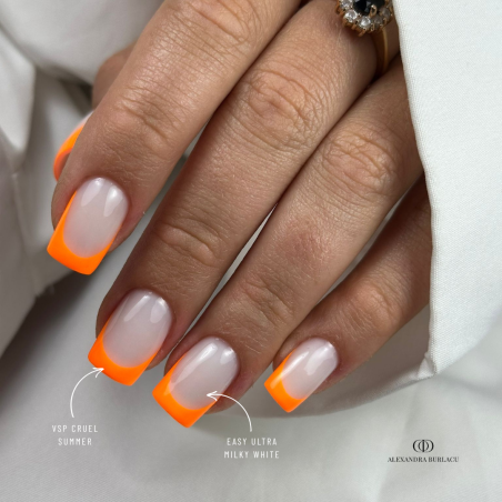 Pose d'ongles avec le vernis semi permanent Cruel Summer, néon orange