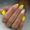 Pose d'ongles avec le vernis semi permanent Sunflower, néon jaune