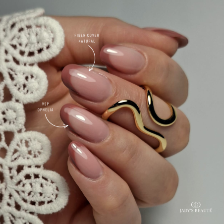 Pose en amandes avec le vernis semi permanent, marron bois de rose