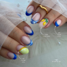 Pose d'ongles en amandes avec le vernis semi permanent Ocean Eyes, bleu égyptien