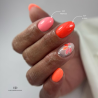 Pose d'ongles en amandes avec le vernis semi permanent Promise, rose orangé néon