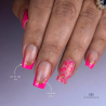 Pose d'ongles carrée avec le vernis semi permanent Me And You, rose néon