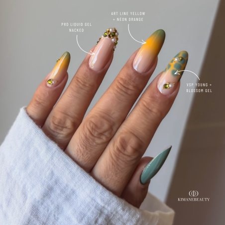 Pose d'ongles en amandes avec le vernis semi permanent Young, vert kaki clair