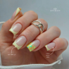 Pose carrée avec le vernis semi permanent Vanilla, jaune pastel