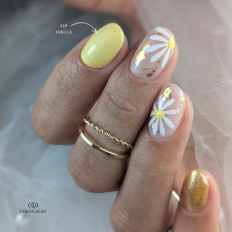 Pose ovale avec le vernis semi permanent Vanilla, jaune pastel