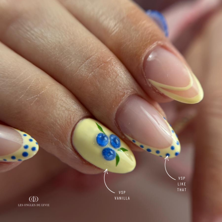 Pose en amandes avec le vernis semi permanent Vanilla, jaune pastel