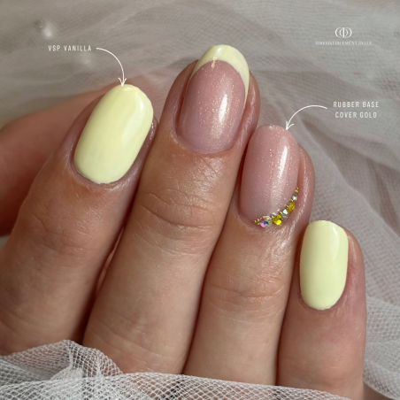 Pose ovale avec le vernis semi permanent Vanilla, jaune pastel