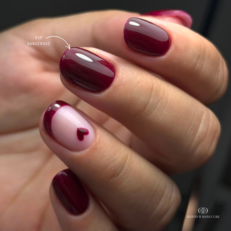 Pose d'ongles avec le vernis semi permanent Dangerous, bordeaux cerise noire