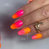 Pose d'ongles en amandes avec le vernis semi permanent Rock Your Body, orange mandarine néon