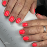 Pose d'ongles carrée avec le vernis semi permanent Lambada, néon corail