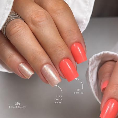 Pose d'ongles carrée avec le vernis semi permanent Burning, néon orange pêche
