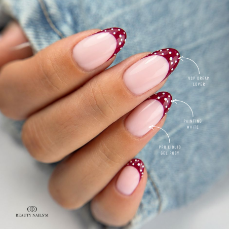 Pose en amandes avec le vernis semi permanent Dream Lover rouge cerise