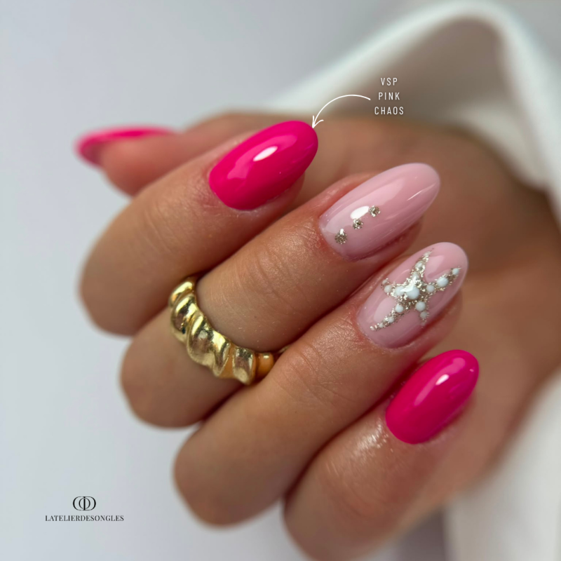 Pose en amandes avec le vernis semi permanent Pink Chaos, magenta néon