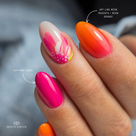 Pose en amandes avec le vernis semi permanent Pink Chaos, magenta néon