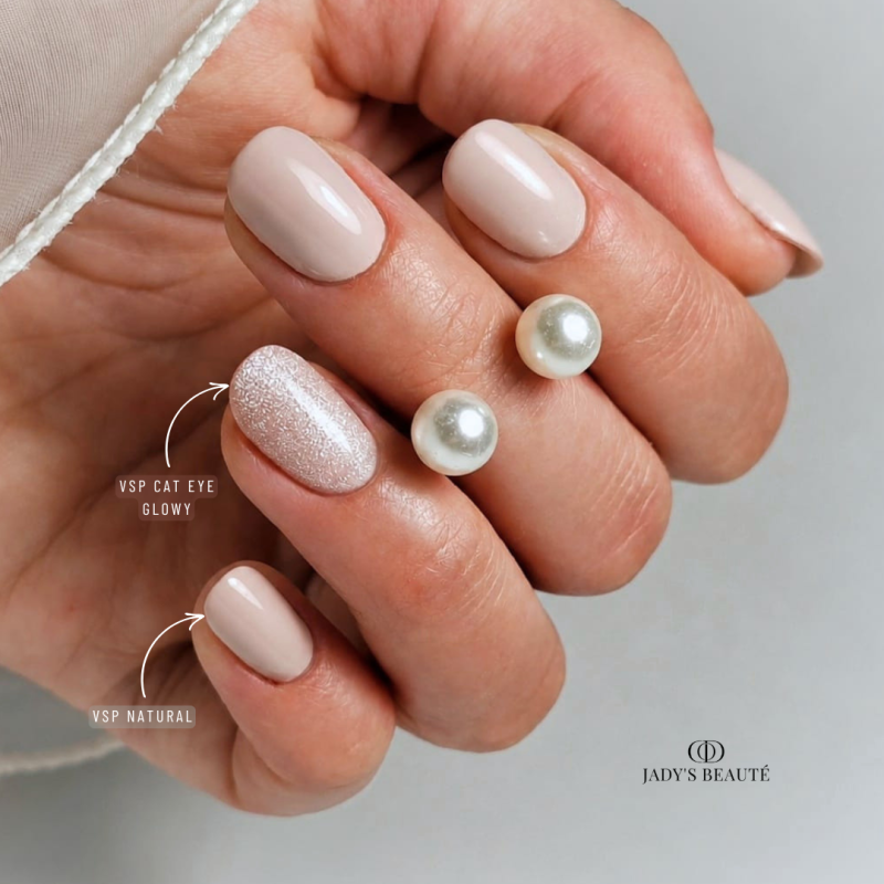 Pose d'ongles ovales avec le vernis semi permanent Natural nude beige