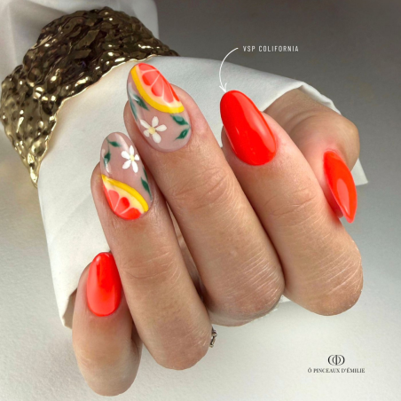Pose d'ongles en amandes avec le vernis semi permanent Colifornia, néon corail orangé