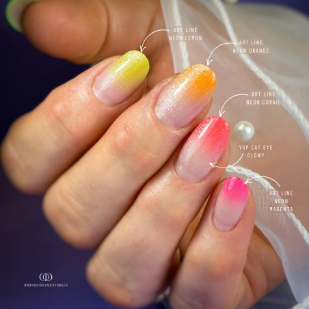 Pose en amandes avec le vernis semi permanent Cat Eye Glowy nude gris beige