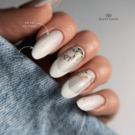 Pose en amandes avec le vernis semi permanent cat eye Pearly violine nude