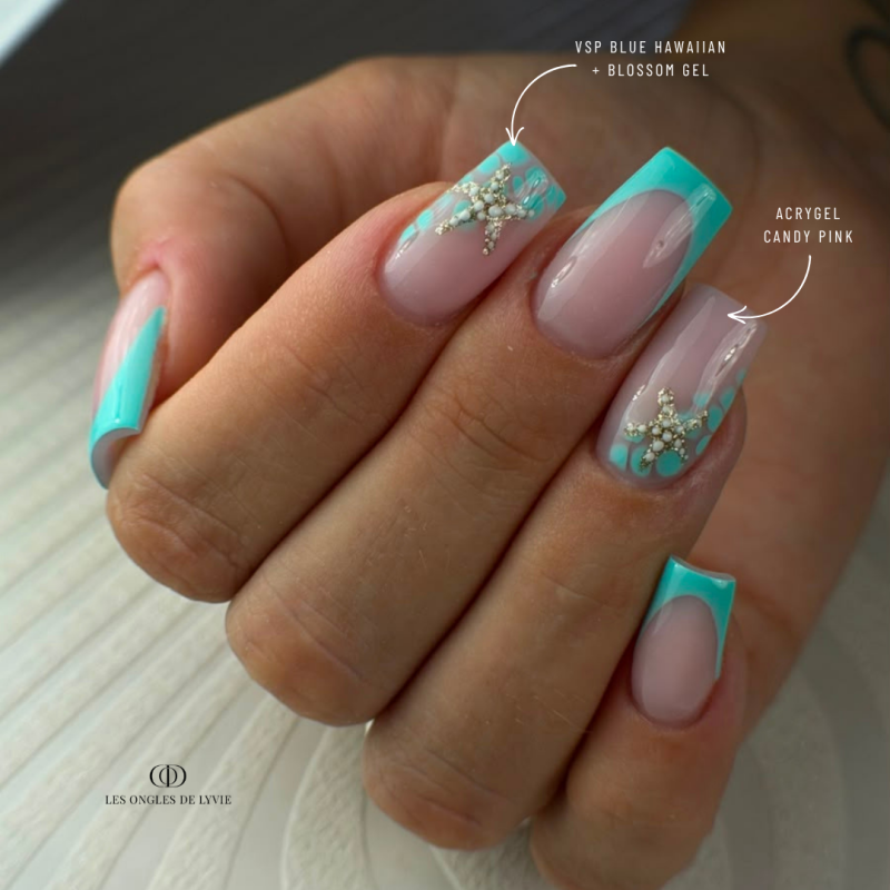 Pose en amandes avec le vernis semi permanent Blue Hawaiian bleu pastel