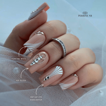 Pose d'ongles carrée avec le VSP Cat Eye Highlighter nude beige rosé