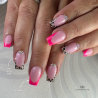 Pose d'ongles carrée avec le vernis semi permanent Mamacita, rose néon