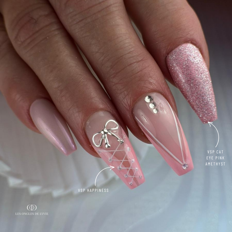 Pose d'ongles coffin avec le vernis semi permanent Happiness, rose pastel